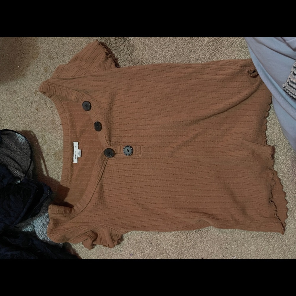 American eagle brown buttoned tee